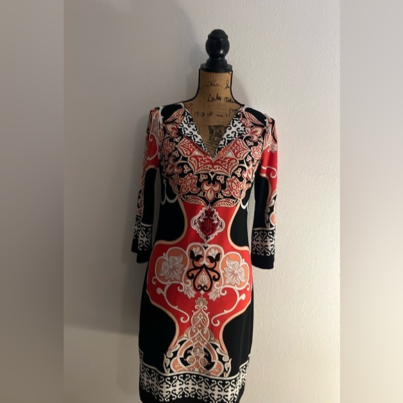 Chic Black and Red Patterned Midi Dress - Picture 1 of 10